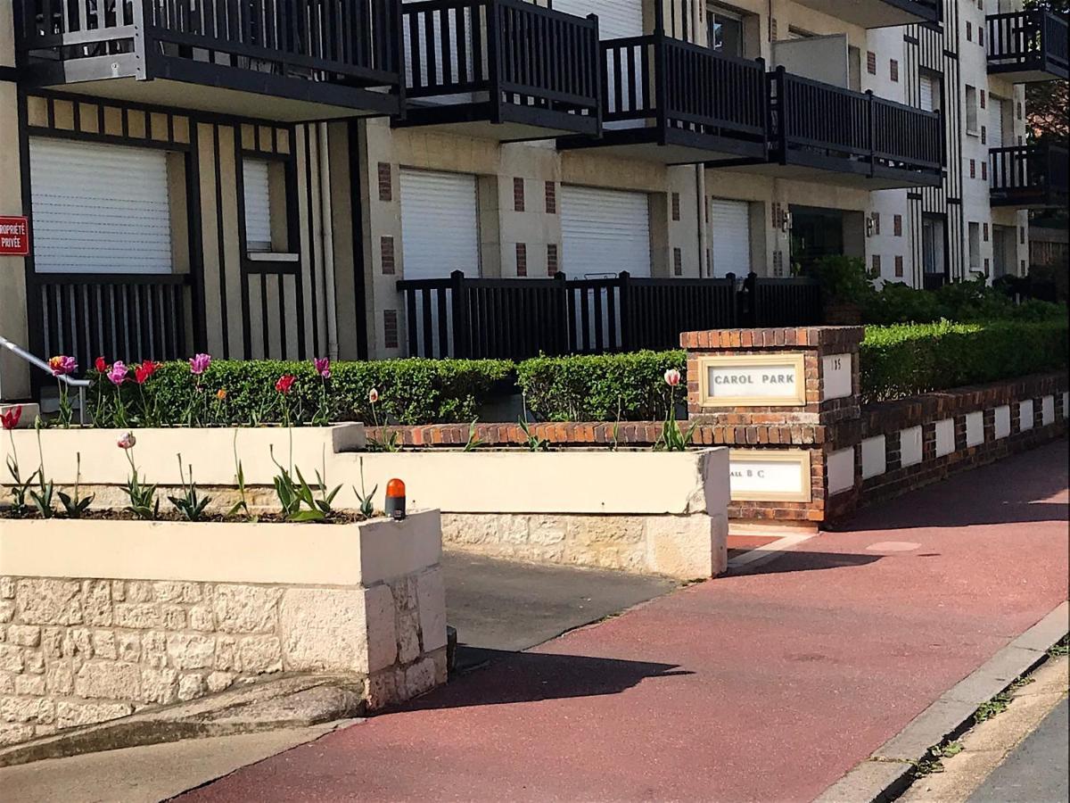 Appartement 3 Chambres Avec Roof Top A 5 Mn De La Plage Deauville Exterior photo